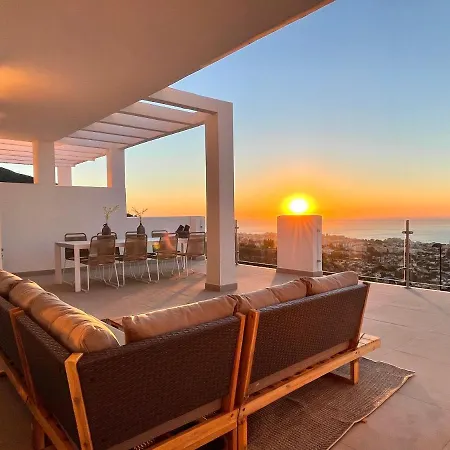 Bayview -superb Luxurious Sea View Penthouse With Private Hot Tub By Solrentspain Appartement *